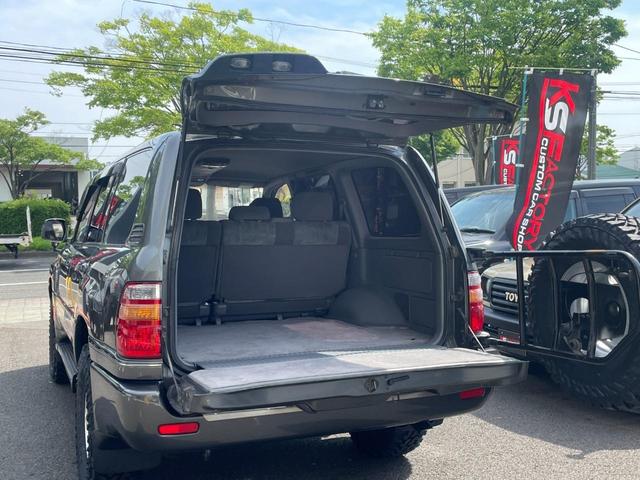 ランドクルーザー１００ ＶＸリミテッド　新品ジオランダーＭＴタイヤ／新品ＭＬＪエクストリームＪＤスロット１６ＡＷ／新品ウッドステアリング／新品シフトノブ／リアデフロック付き／４速ＡＴ／ディーゼルターボ／クールＢＯＸ／シートヒーター／ＡＨＣ付（67枚目）