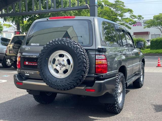ランドクルーザー１００ ＶＸリミテッド　新品ジオランダーＭＴタイヤ／新品ＭＬＪエクストリームＪＤスロット１６ＡＷ／新品ウッドステアリング／新品シフトノブ／リアデフロック付き／４速ＡＴ／ディーゼルターボ／クールＢＯＸ／シートヒーター／ＡＨＣ付（68枚目）