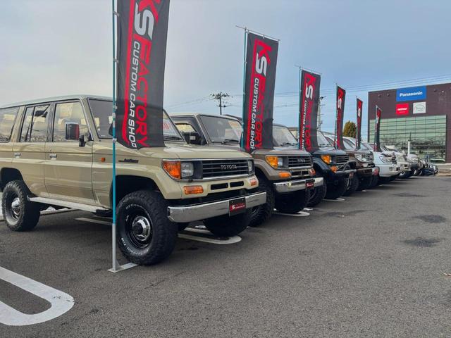 ランドクルーザー１００ ＶＸリミテッド　新品ジオランダーＭＴタイヤ／新品ＭＬＪエクストリームＪＤスロット１６ＡＷ／新品ウッドステアリング／新品シフトノブ／リアデフロック付き／４速ＡＴ／ディーゼルターボ／クールＢＯＸ／シートヒーター／ＡＨＣ付（73枚目）