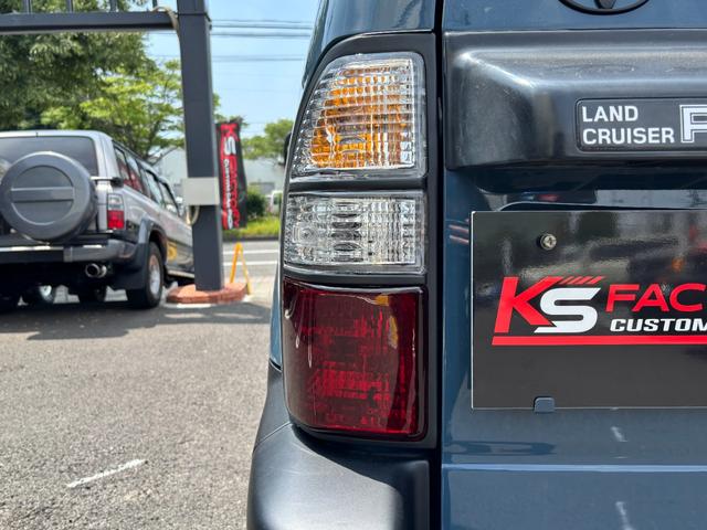 ランドクルーザープラド ＲＸ　９０ショート／ディーゼルターボ／新品全塗装アルルブルー／背面タイヤ付き／新品ジオランダーＸＡＴタイヤ／新品ＸＴＲＥＭＥ－Ｊ１６ＡＷ／新品ウッドコンビハンドル／新品各所ランプ／新品社外グリル（12枚目）