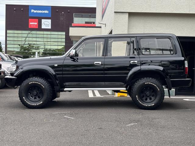 ランドクルーザー８０ ＶＸリミテッド　中期型／新品同色全塗装済み／ガソリン／ＥＴＣ／ＢＦグッドリッチＫＯ２ＡＴタイヤ／社外１６ＡＷ／ＮＡＲＤＩステアリング／社外ブラックシートカバー／新品ダッシュマット／新品各所ランプ／背面レス（18枚目）