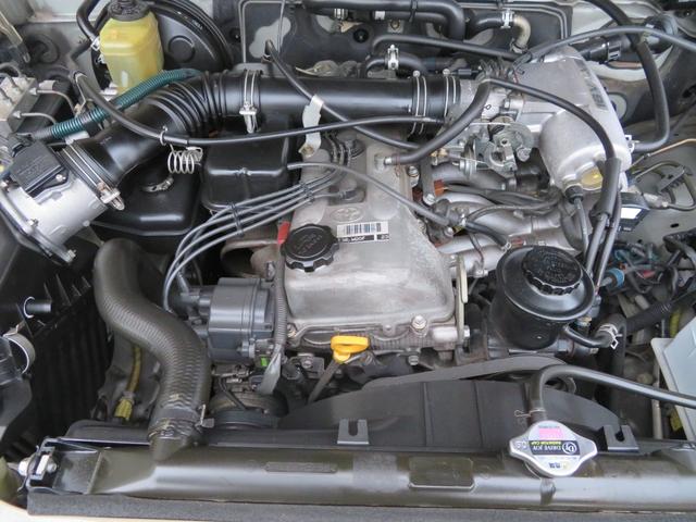 ハイラックスサーフ ＳＳＲ－Ｘ　内装ベージュ／ベージュペイント／シートカバー／バックカメラ／ドラレコ／ＤＥＡＮ１６インチ／社外ステップ／社外ヘッドライト／ＵＳコーナー／ＬＥＤコンビテール／ウッドパネル／ナビ／ＥＴＣ（10枚目）