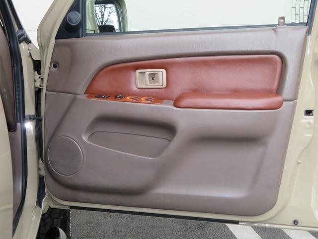 ハイラックスサーフ ＳＳＲ－Ｘ　内装ベージュ／ベージュペイント／シートカバー／バックカメラ／ドラレコ／ＤＥＡＮ１６インチ／社外ステップ／社外ヘッドライト／ＵＳコーナー／ＬＥＤコンビテール／ウッドパネル／ナビ／ＥＴＣ（36枚目）