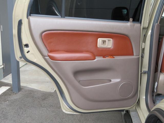 ハイラックスサーフ ＳＳＲ－Ｘ　内装ベージュ／ベージュペイント／シートカバー／バックカメラ／ドラレコ／ＤＥＡＮ１６インチ／社外ステップ／社外ヘッドライト／ＵＳコーナー／ＬＥＤコンビテール／ウッドパネル／ナビ／ＥＴＣ（41枚目）