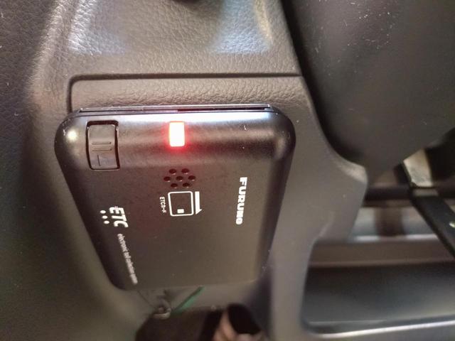 ワゴンＲスティングレー Ｔ　ＥＴＣ　ナビ　ＴＶ　オートライト　ＨＩＤ　プシュスタート　スマートキー　アイドリングストップ　電動格納ミラー　ベンチシート　ＣＶＴ　盗難防止システム　ＡＢＳ　ＣＤ　ＵＳＢ　ミュージックプレイヤー接続可（7枚目）
