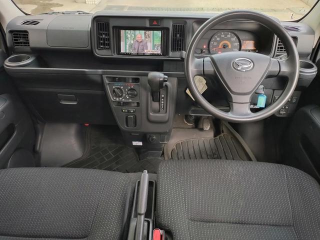 ハイゼットカーゴ クルーズＳＡＩＩＩ　ＡＴ　法定整備あり　ＥＴＣ　ナビ　ＴＶ　Ｂカメラ　衝突被害軽減システム　クリアランスソナー　ドライブレコーダー　　両側スライドドア　キーレスエントリー　アイドリングストップ　電動格納ミラー（3枚目）