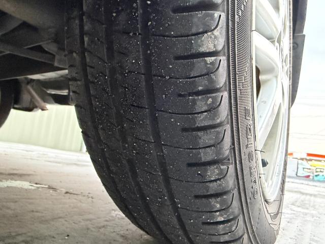 ルクラカスタム Rリミテッド 純正アルミホイール ナビケーション FM AM フルセグ スマートキー CD フォグ Rリミテッド カスタム 運転席エアバック 助手席エアバック パワーウィンドウ パワーステアリング 盗難防止装置(31枚目)