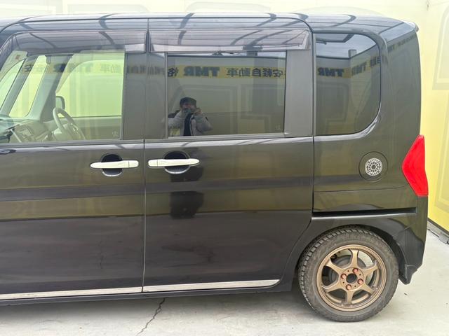タント L 社外アルミホイール スタッドレスタイヤ ローダウン 両側スライドドア フルフラットシート CD AM FM エアバック 助手席エアバック 運転席エアバック パワーステアリング パワーウィンドウ(16枚目)