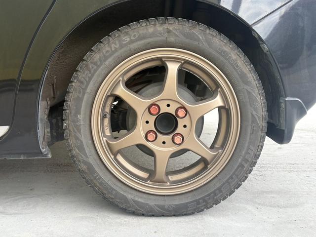 タント L 社外アルミホイール スタッドレスタイヤ ローダウン 両側スライドドア フルフラットシート CD AM FM エアバック 助手席エアバック 運転席エアバック パワーステアリング パワーウィンドウ(30枚目)