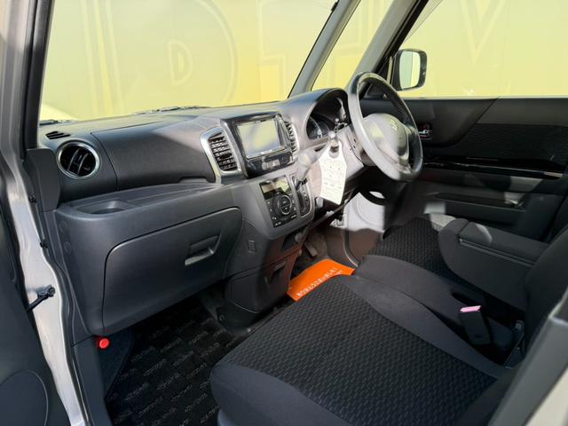 スペーシアカスタム ＴＳ　ＥＴＣ　カロッツェリアナビ　Ｂｌｕｅｔｏｏｔｈ　両側電動スライドドア　ＣＤ　ラジオ　フルセグ　アイドリングストップ　純正アルミホイール　スマートキー　フルフラットシート　フロントフォグランプ（41枚目）