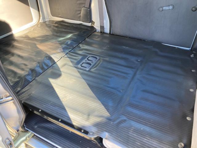 サンバーバン ＶＣ　パートタイム４ＷＤ・４気筒エンジン・５スピード・フル装備（ＰＷフロントのみ）・最大積載量３５０ｋｇ・４ナンバー貨物・事業用黒ナンバー登録可・認証工場整備（記録簿付）・内装全バラシ清掃・外装ポリッシュ（17枚目）