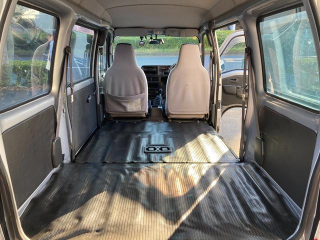サンバーバン ＶＣ　パートタイム４ＷＤ・４気筒エンジン・５スピード・フル装備（ＰＷフロントのみ）・最大積載量３５０ｋｇ・４ナンバー貨物・事業用黒ナンバー登録可・認証工場整備（記録簿付）・内装全バラシ清掃・外装ポリッシュ（19枚目）