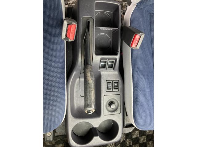 サンバーバン ディアス スーパーチャージャー・最終型・走行55000km・コラムオートマ・フル装備(PWフロントのみ)・社外ナビ&バックカメラ・リヤ分割シート・4ナンバー貨物・事業用黒ナンバー登録可・6ヶ月走行無制限保証付き(33枚目)