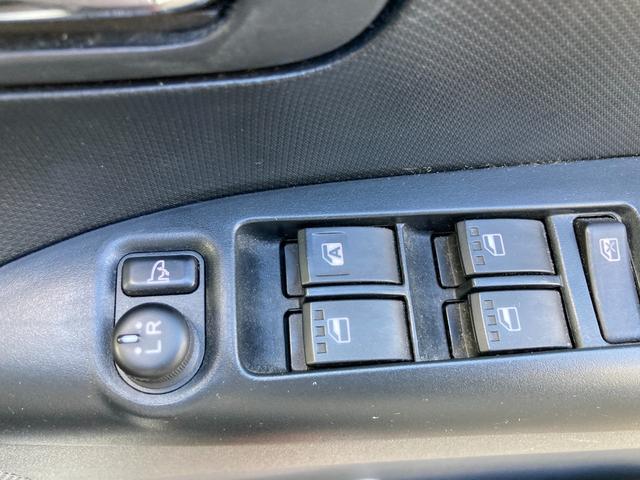 タント カスタムRS カスタムRSターボ・MOMOステアリング・左パワースライドドア・ピラーレス・90度開閉ドア・スマートキー・オートマ・フル装備・純正15インチアルミ・ドアバイザー(26枚目)