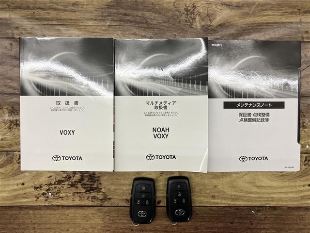 ヴォクシー ハイブリッドS-G 32991km リアオートエアコン クルコン Bカメラ 横滑防止装置 LEDヘッド ETC車載器 ワンオーナー車 両側自動ドア キーレス ナビ&TV アルミホイール 3列シート スマートキー(20枚目)