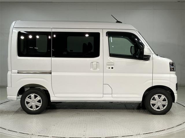 ハイゼットカーゴ クルーズターボ　届出済未使用者　パワーステアリング　ＬＥＤヘッドライト　パートタイム４ＷＤ　ＥＳＣ　スマートキー　アイドリングストップ　ＡＢＳ　オートエアコン　セキュリティ　前席パワーウインドウ　衝突回避支援ブレーキ（3枚目）