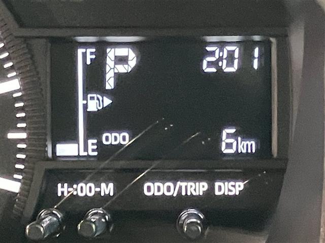 ハイゼットカーゴ クルーズターボ　届出済未使用者　パワーステアリング　ＬＥＤヘッドライト　パートタイム４ＷＤ　ＥＳＣ　スマートキー　アイドリングストップ　ＡＢＳ　オートエアコン　セキュリティ　前席パワーウインドウ　衝突回避支援ブレーキ（13枚目）