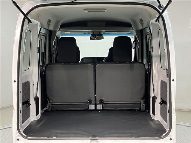 ハイゼットカーゴ クルーズターボ　届出済未使用者　パワーステアリング　ＬＥＤヘッドライト　パートタイム４ＷＤ　ＥＳＣ　スマートキー　アイドリングストップ　ＡＢＳ　オートエアコン　セキュリティ　前席パワーウインドウ　衝突回避支援ブレーキ（17枚目）