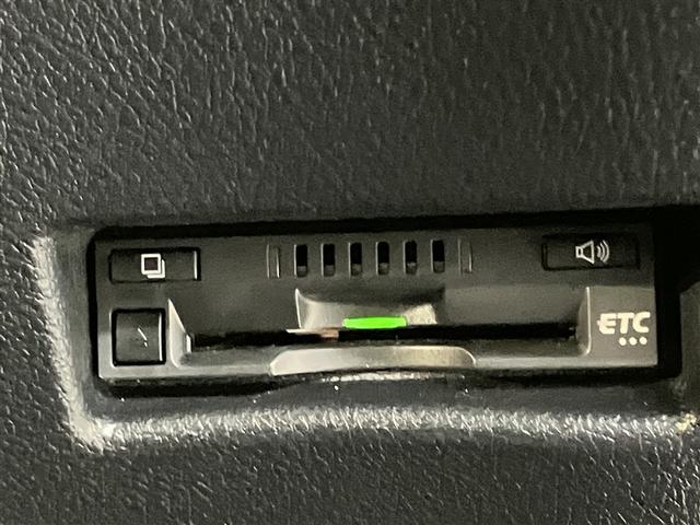 シエンタ Ｇ　クエロ　軽減ブレーキ　両側自動ドア　Ｉストップ　後カメラ　デュアルエアバック　パワーウィンドウ　フルオートエアコン　ウォークスルー　ＬＥＤヘッド　ナビ＆ＴＶ　スマキー　ＶＳＣ　３列　キーレス　アルミ　イモビ（9枚目）