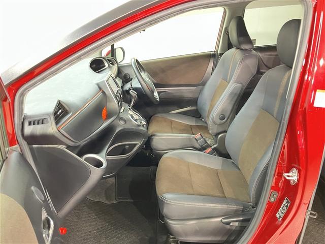 シエンタ Ｇ　クエロ　軽減ブレーキ　両側自動ドア　Ｉストップ　後カメラ　デュアルエアバック　パワーウィンドウ　フルオートエアコン　ウォークスルー　ＬＥＤヘッド　ナビ＆ＴＶ　スマキー　ＶＳＣ　３列　キーレス　アルミ　イモビ（17枚目）