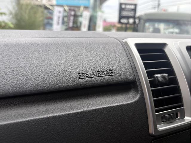 ハイエースバン ロングスーパーGL オートエアコン LEDヘッド イモビライザー フルセグテレビ フルタイム4WD メモリナビ スマ-トキー ETC車載器 AC100V電源 ABS ナビ&TV プリクラッシュシステム 横滑り防止システム(9枚目)