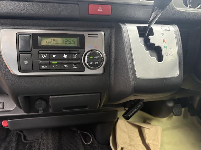 ハイエースバン ロングスーパーGL オートエアコン LEDヘッド イモビライザー フルセグテレビ フルタイム4WD メモリナビ スマ-トキー ETC車載器 AC100V電源 ABS ナビ&TV プリクラッシュシステム 横滑り防止システム(11枚目)