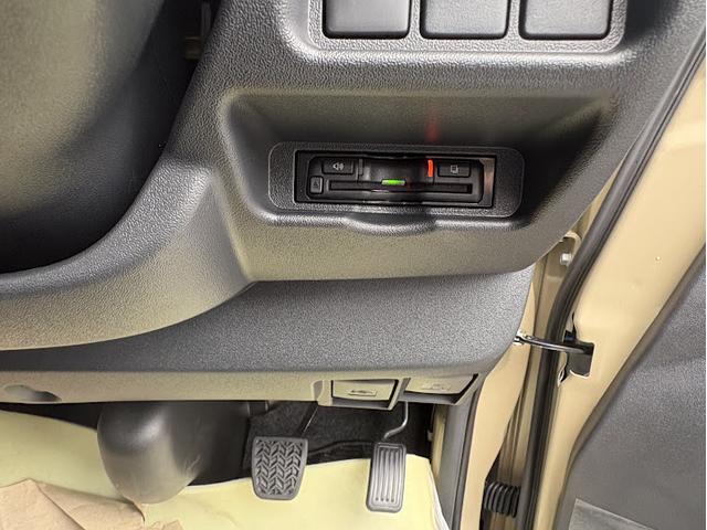 ハイエースバン ロングスーパーGL オートエアコン LEDヘッド イモビライザー フルセグテレビ フルタイム4WD メモリナビ スマ-トキー ETC車載器 AC100V電源 ABS ナビ&TV プリクラッシュシステム 横滑り防止システム(19枚目)
