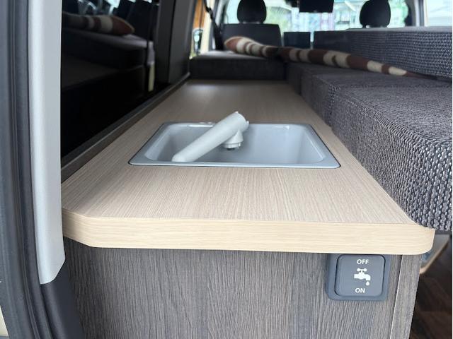 ハイエースバン ロングスーパーGL オートエアコン LEDヘッド イモビライザー フルセグテレビ フルタイム4WD メモリナビ スマ-トキー ETC車載器 AC100V電源 ABS ナビ&TV プリクラッシュシステム 横滑り防止システム(26枚目)