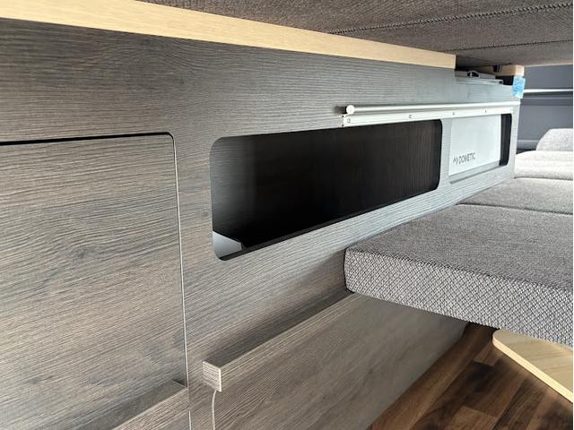 ハイエースバン ロングスーパーGL オートエアコン LEDヘッド イモビライザー フルセグテレビ フルタイム4WD メモリナビ スマ-トキー ETC車載器 AC100V電源 ABS ナビ&TV プリクラッシュシステム 横滑り防止システム(28枚目)