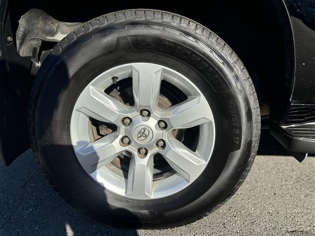 ランドクルーザープラド TX Lパッケージ リアカメラ スマートキ 盗難防止 キーレスエントリー ETC装備 3列席 DVD再生可 エアコン LEDランプ アルミホイール パートタイム4WD 横滑り防止システム フルTV 電動パワーシート(11枚目)