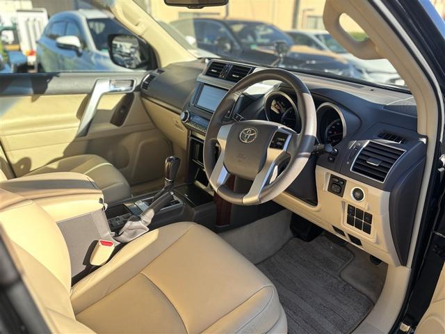 ランドクルーザープラド TX Lパッケージ リアカメラ スマートキ 盗難防止 キーレスエントリー ETC装備 3列席 DVD再生可 エアコン LEDランプ アルミホイール パートタイム4WD 横滑り防止システム フルTV 電動パワーシート(13枚目)