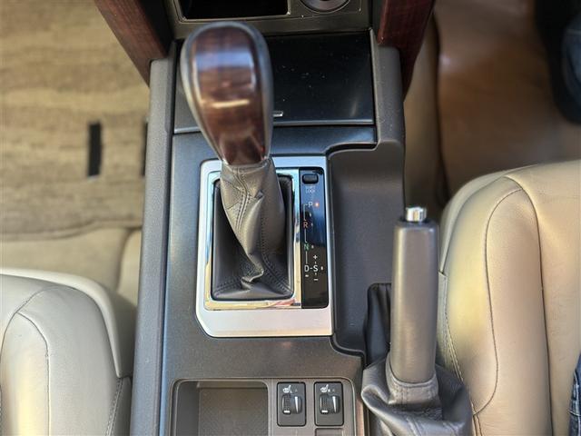 ランドクルーザープラド TX Lパッケージ リアカメラ スマートキ 盗難防止 キーレスエントリー ETC装備 3列席 DVD再生可 エアコン LEDランプ アルミホイール パートタイム4WD 横滑り防止システム フルTV 電動パワーシート(24枚目)