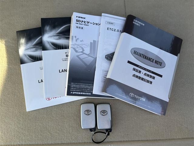 ランドクルーザープラド TX Lパッケージ リアカメラ スマートキ 盗難防止 キーレスエントリー ETC装備 3列席 DVD再生可 エアコン LEDランプ アルミホイール パートタイム4WD 横滑り防止システム フルTV 電動パワーシート(27枚目)