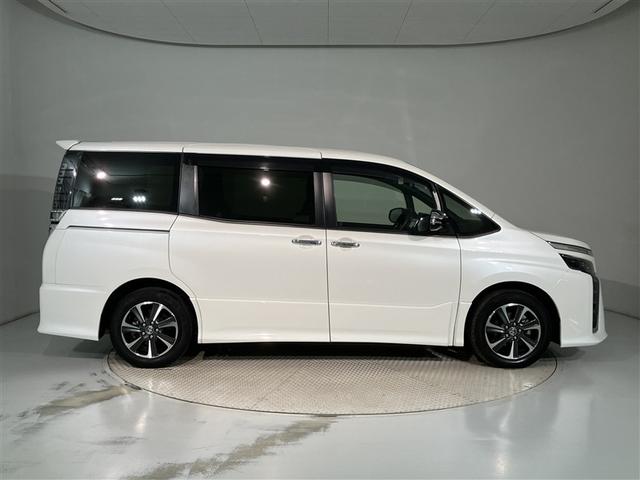 ヴォクシー ZS 煌III プリクラッシュ スマートキ アイスト DVD再生機能 横滑り防止装置 ナビTV アルミ 三列シート WAC 盗難防止 オートエアコン キーレス ETC装備 パワステ メモリナビ クルコン ABS(3枚目)