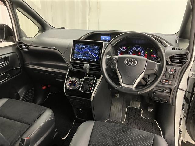 ヴォクシー ZS 煌III プリクラッシュ スマートキ アイスト DVD再生機能 横滑り防止装置 ナビTV アルミ 三列シート WAC 盗難防止 オートエアコン キーレス ETC装備 パワステ メモリナビ クルコン ABS(5枚目)