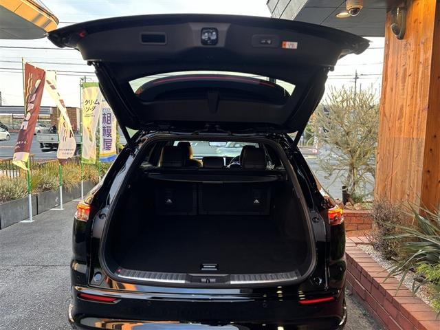 クラウンエステート Ｚ　パワーシート　４ＷＤ　クルーズコントロール　フルセグテレビ　黒革シート　１００Ｖ充電（7枚目）