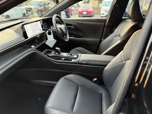 クラウンエステート Ｚ　パワーシート　４ＷＤ　クルーズコントロール　フルセグテレビ　黒革シート　１００Ｖ充電（12枚目）