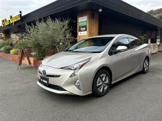 プリウス Ａ　ＰＣＳ　フルセグＴＶ　ＡＣ１００Ｖ電源　ＬＥＤランプ　ドライブレコーダー　ＤＶＤ再生可能　４ＷＤ　オートエアコン　ＥＴＣ付　ミュージックプレイヤー接続可　盗難防止システム　ナビ＆ＴＶ　スマートキー（2枚目）