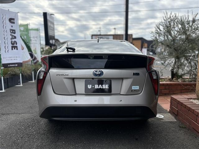 プリウス Ａ　ＰＣＳ　フルセグＴＶ　ＡＣ１００Ｖ電源　ＬＥＤランプ　ドライブレコーダー　ＤＶＤ再生可能　４ＷＤ　オートエアコン　ＥＴＣ付　ミュージックプレイヤー接続可　盗難防止システム　ナビ＆ＴＶ　スマートキー（5枚目）