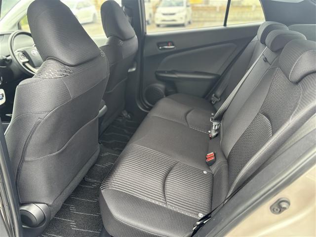 プリウス Ａ　ＰＣＳ　フルセグＴＶ　ＡＣ１００Ｖ電源　ＬＥＤランプ　ドライブレコーダー　ＤＶＤ再生可能　４ＷＤ　オートエアコン　ＥＴＣ付　ミュージックプレイヤー接続可　盗難防止システム　ナビ＆ＴＶ　スマートキー（7枚目）