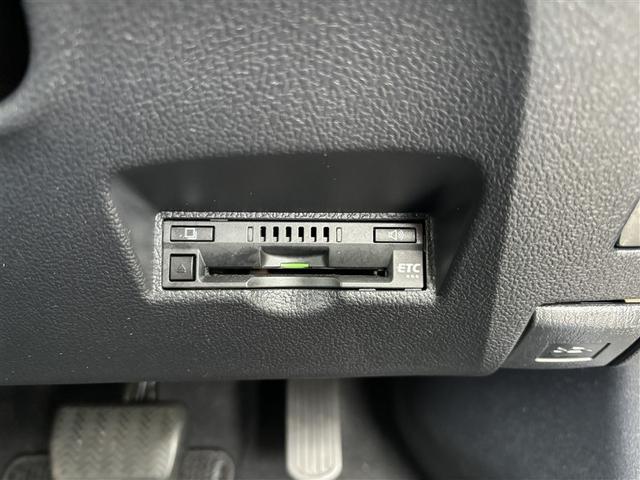 プリウス Ａ　ＰＣＳ　フルセグＴＶ　ＡＣ１００Ｖ電源　ＬＥＤランプ　ドライブレコーダー　ＤＶＤ再生可能　４ＷＤ　オートエアコン　ＥＴＣ付　ミュージックプレイヤー接続可　盗難防止システム　ナビ＆ＴＶ　スマートキー（13枚目）
