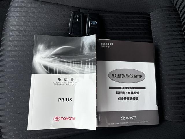 プリウス Ａ　ＰＣＳ　フルセグＴＶ　ＡＣ１００Ｖ電源　ＬＥＤランプ　ドライブレコーダー　ＤＶＤ再生可能　４ＷＤ　オートエアコン　ＥＴＣ付　ミュージックプレイヤー接続可　盗難防止システム　ナビ＆ＴＶ　スマートキー（16枚目）