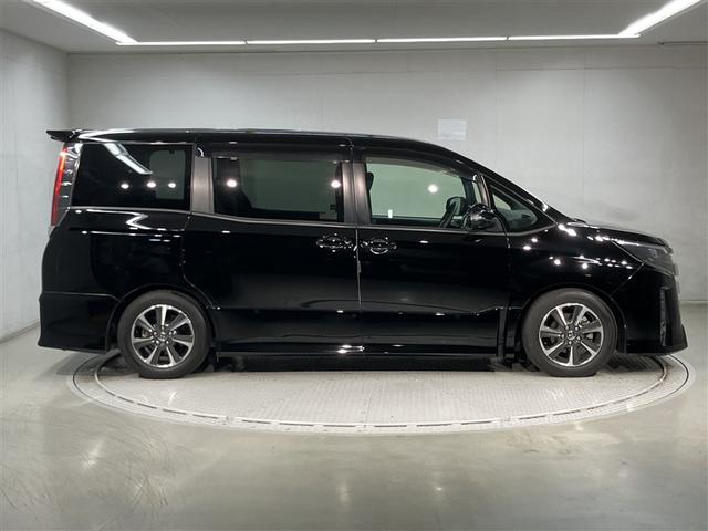 ノア Ｓｉ　ローダウン　１オーナー　プリクラッシュ　ＬＥＤヘットライト　ＥＴＣ付き　ドライブレコーダー　クルコン　横滑り防止機能　ナビＴＶ　三列シート　ＡＷ　ＡＡＣ　パワーウインドウ　メモリーナビ　ＡＢＳ（3枚目）