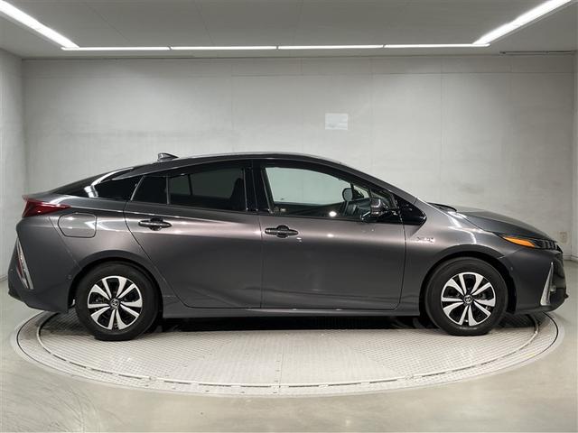 プリウスＰＨＶ Ａレザーパッケージ　Ｂカメラ　ＬＥＤライト　ナビＴＶ　ＡＵＸ　ドライブレコーダー　クルーズコントロール　パワーシート　パワステ　フルセグテレビ　ＥＴＣ　イモビライザー　エアコン　ＡＢＳ　スマートキー　サイドエアバッグ（3枚目）