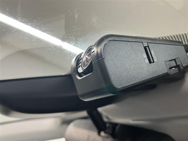 プリウスＰＨＶ Ａレザーパッケージ　Ｂカメラ　ＬＥＤライト　ナビＴＶ　ＡＵＸ　ドライブレコーダー　クルーズコントロール　パワーシート　パワステ　フルセグテレビ　ＥＴＣ　イモビライザー　エアコン　ＡＢＳ　スマートキー　サイドエアバッグ（9枚目）
