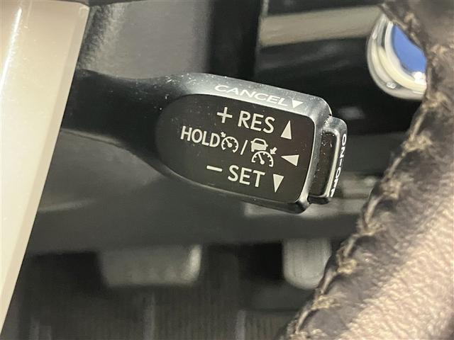 プリウスＰＨＶ Ａレザーパッケージ　Ｂカメラ　ＬＥＤライト　ナビＴＶ　ＡＵＸ　ドライブレコーダー　クルーズコントロール　パワーシート　パワステ　フルセグテレビ　ＥＴＣ　イモビライザー　エアコン　ＡＢＳ　スマートキー　サイドエアバッグ（12枚目）