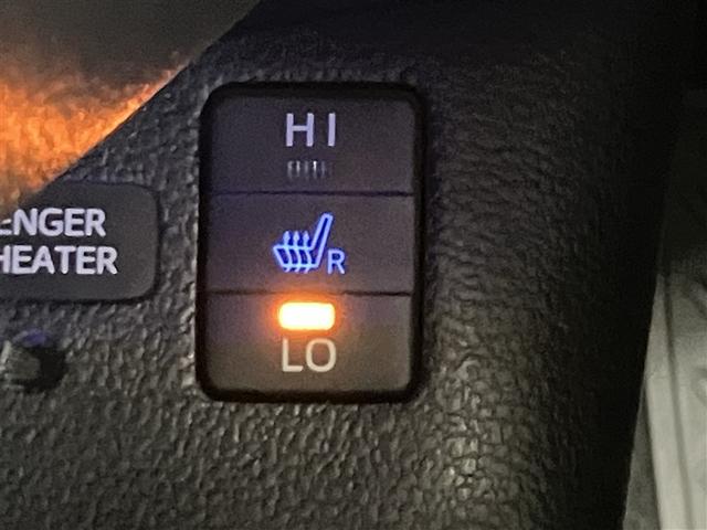 プリウスＰＨＶ Ａレザーパッケージ　Ｂカメラ　ＬＥＤライト　ナビＴＶ　ＡＵＸ　ドライブレコーダー　クルーズコントロール　パワーシート　パワステ　フルセグテレビ　ＥＴＣ　イモビライザー　エアコン　ＡＢＳ　スマートキー　サイドエアバッグ（17枚目）