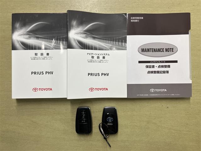 プリウスＰＨＶ Ａレザーパッケージ　Ｂカメラ　ＬＥＤライト　ナビＴＶ　ＡＵＸ　ドライブレコーダー　クルーズコントロール　パワーシート　パワステ　フルセグテレビ　ＥＴＣ　イモビライザー　エアコン　ＡＢＳ　スマートキー　サイドエアバッグ（22枚目）