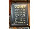 U-BASE初となる「U-BASE COFFEE」スイーツやメロンクリームソーダ、1杯づつ丁寧に淹れるドリップコーヒーやカフェラテもございます。ドリンクだけでもお気軽にお立ち寄りください。