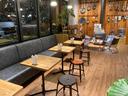 U-BASE初となる「U-BASE COFFEE」スイーツやメロンクリームソーダ、1杯づつ丁寧に淹れるドリップコーヒーやカフェラテもございます。ドリンクだけでもお気軽にお立ち寄りください。